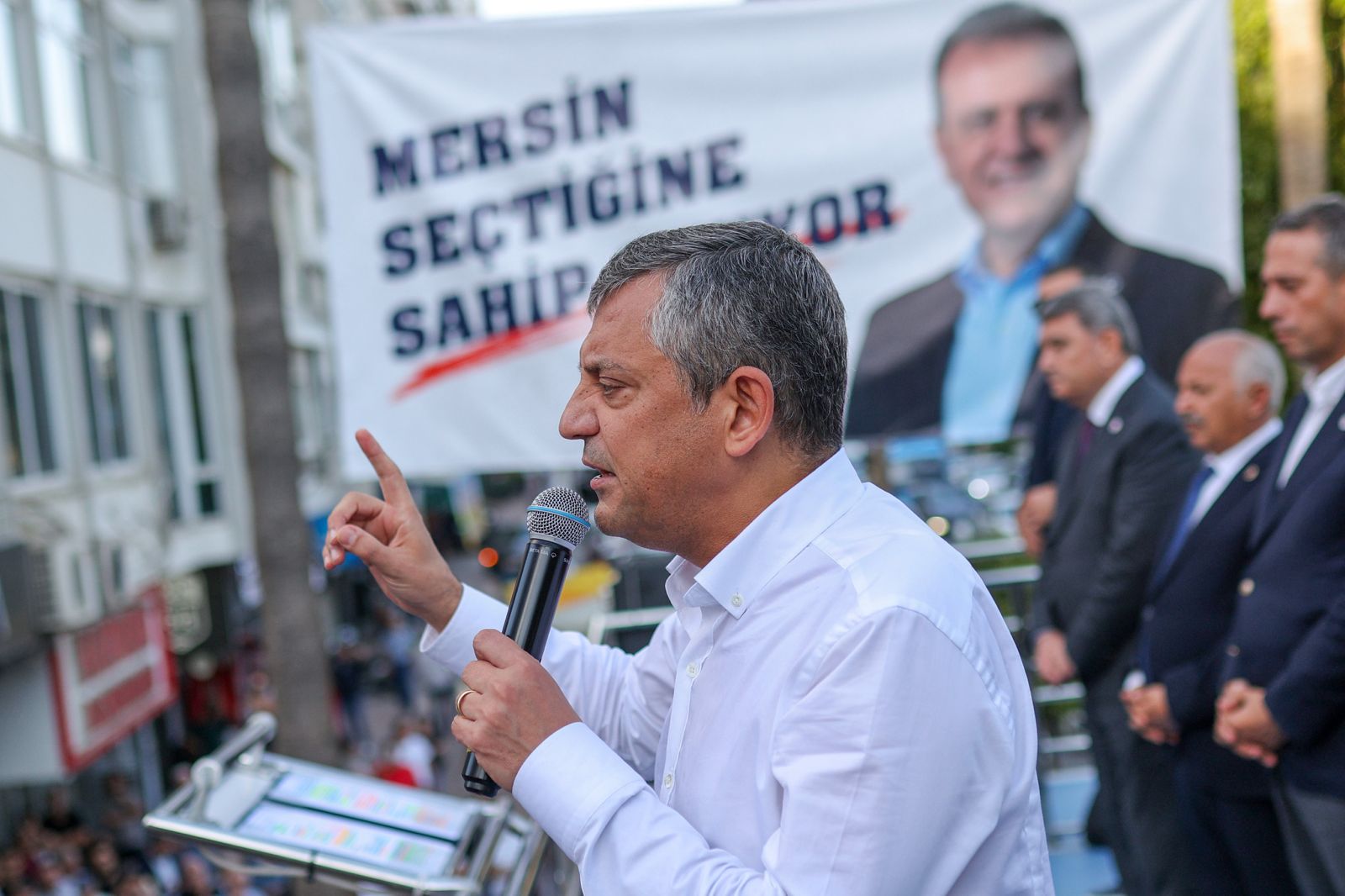 Özgür Özel’den Bakan Göktaş’a