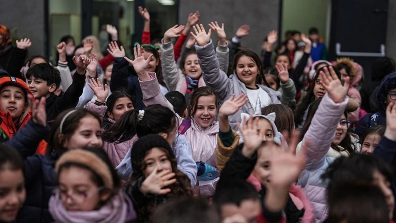 Okullar 9 Gün Tatil Olacak! MEB İlk Ara Tatil Tarihini Açıkladı!