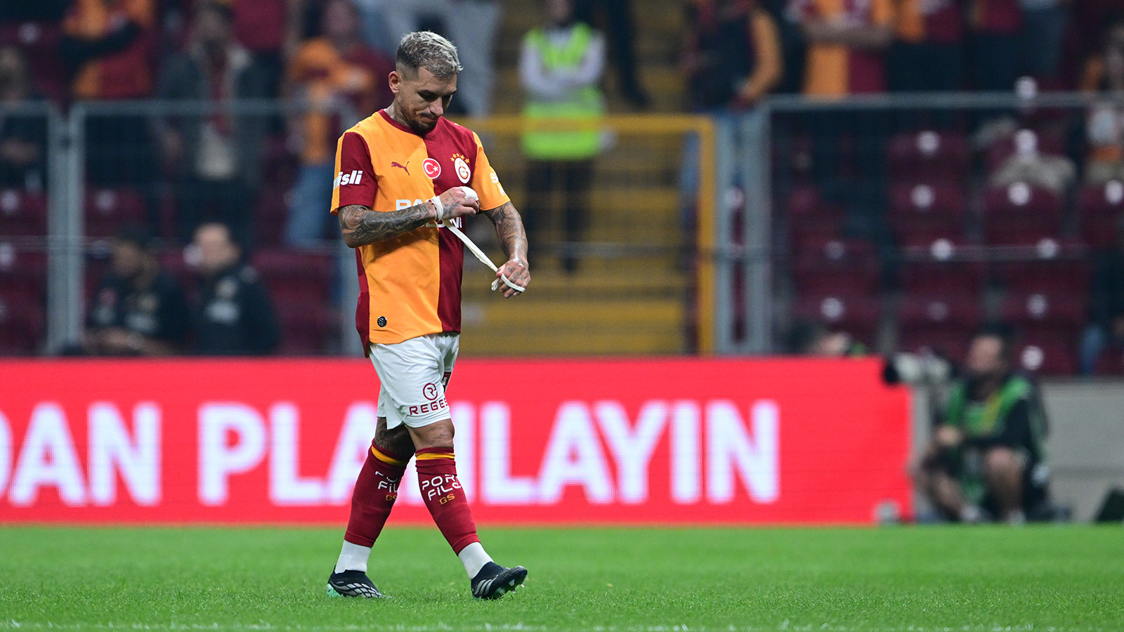 Torreira’dan Galatasaray’da bir ilk! Süper Lig’de ilk kez kırmızı kart gördü