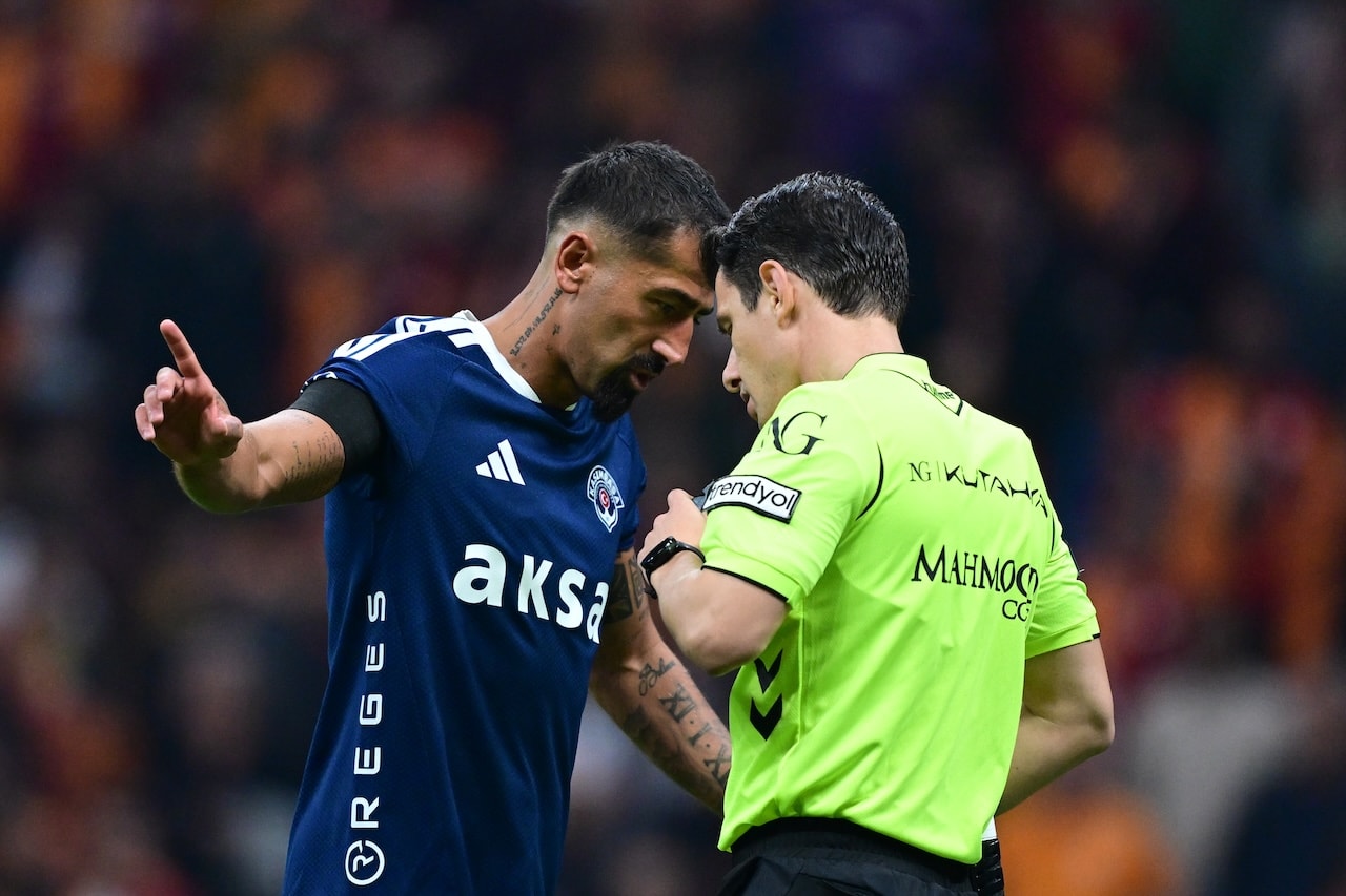 Galatasaray Taraftarı Kerem Demirbay'ı Islıklamıştı! Yıldız İsimden Açıklama Geldi!