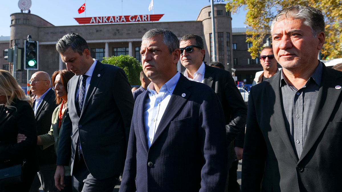 Özgür Özel’den Kılıçdaroğlu’na Cemil Tugay yanıtı: “Biliyorduysan niye ihraç etmedin?”