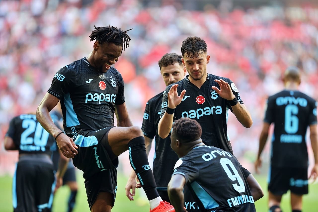 Trabzonspor'dan Samsun'da gol yağmuru! 10 kişi kaldı, yine kazandı