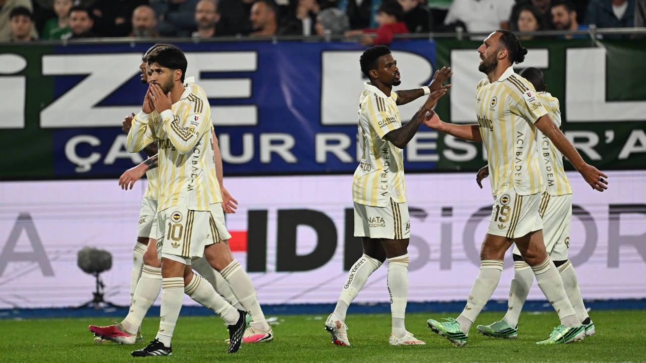 Fenerbahçe 3-0 Rizespor'u mağlup etti