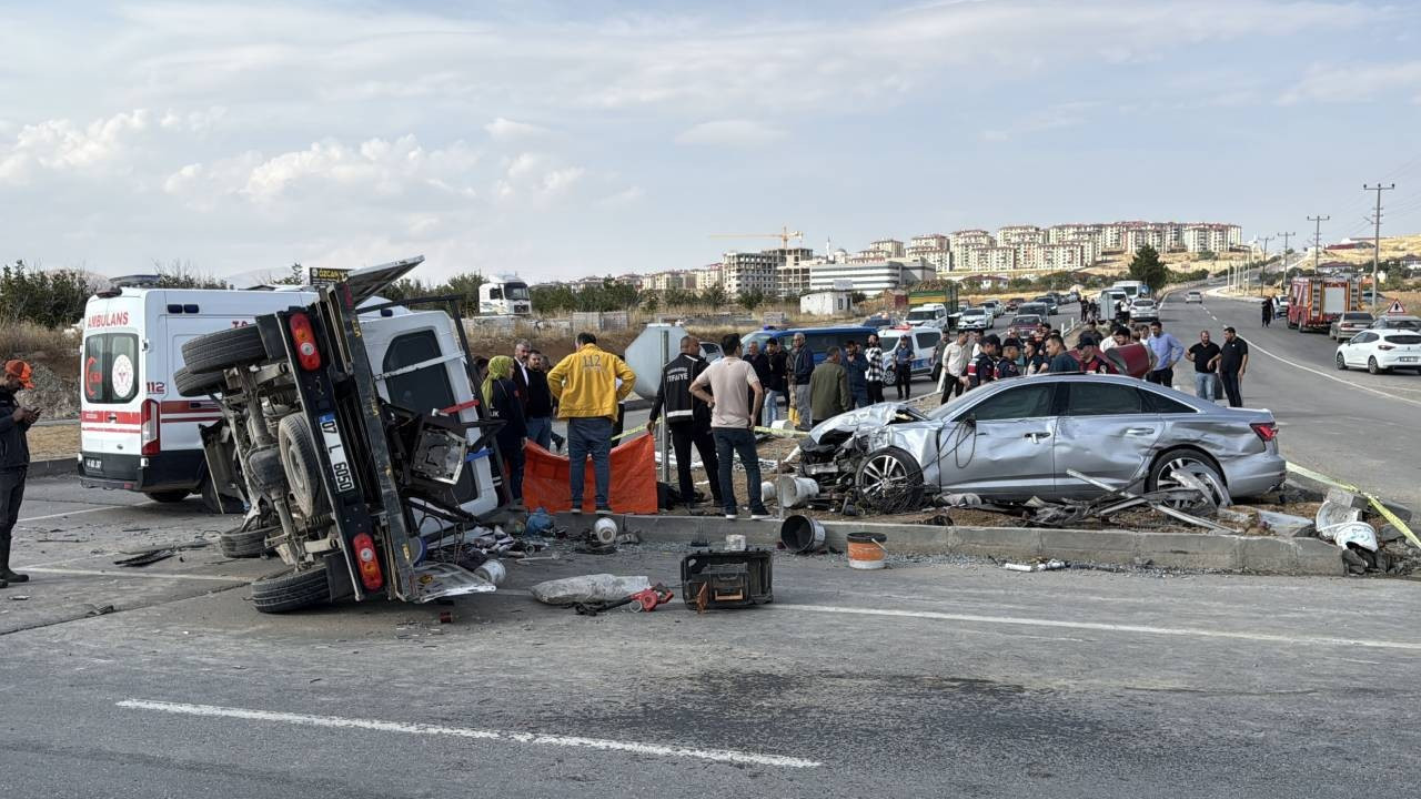 MHP'li Vekil ve İl Başkanının Konvoyu Kaza Yaptı! 1 Ölü, 7 Yaralı!
