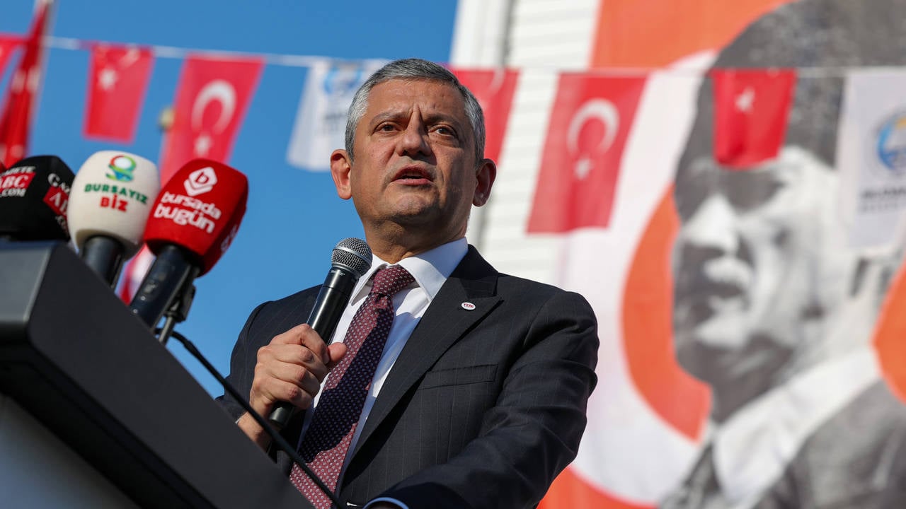 Özgür Özel Mudanya'da konuştu: "Bu millet sandıktan çıkan iradesini kimseye teslim etmedi"
