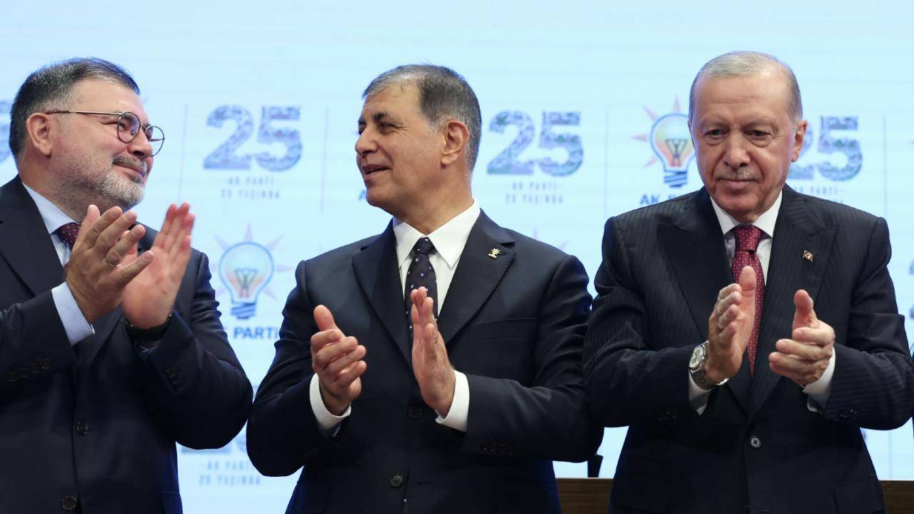 AK Parti İzmir İl Başkanı’ndan Cemil Tugay’a destek: “Belediye başkanlarımıza laf ettirmeyiz”