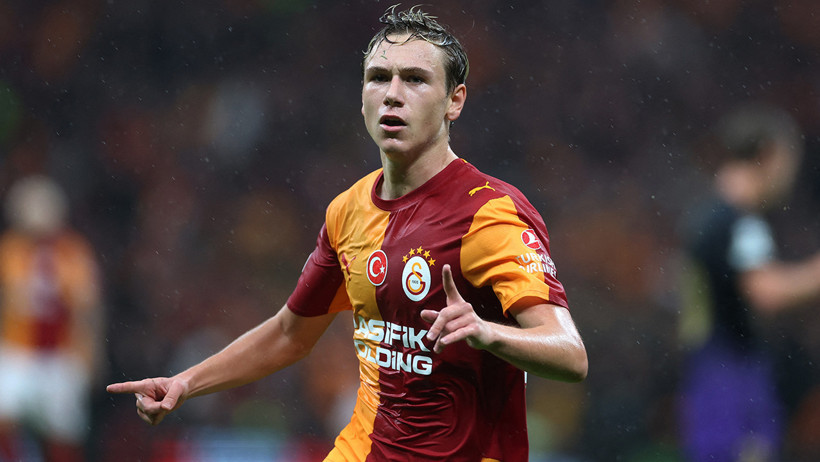 Batrakov Galatasaray formasıyla ilk golünü Barcelona'ya attı!
