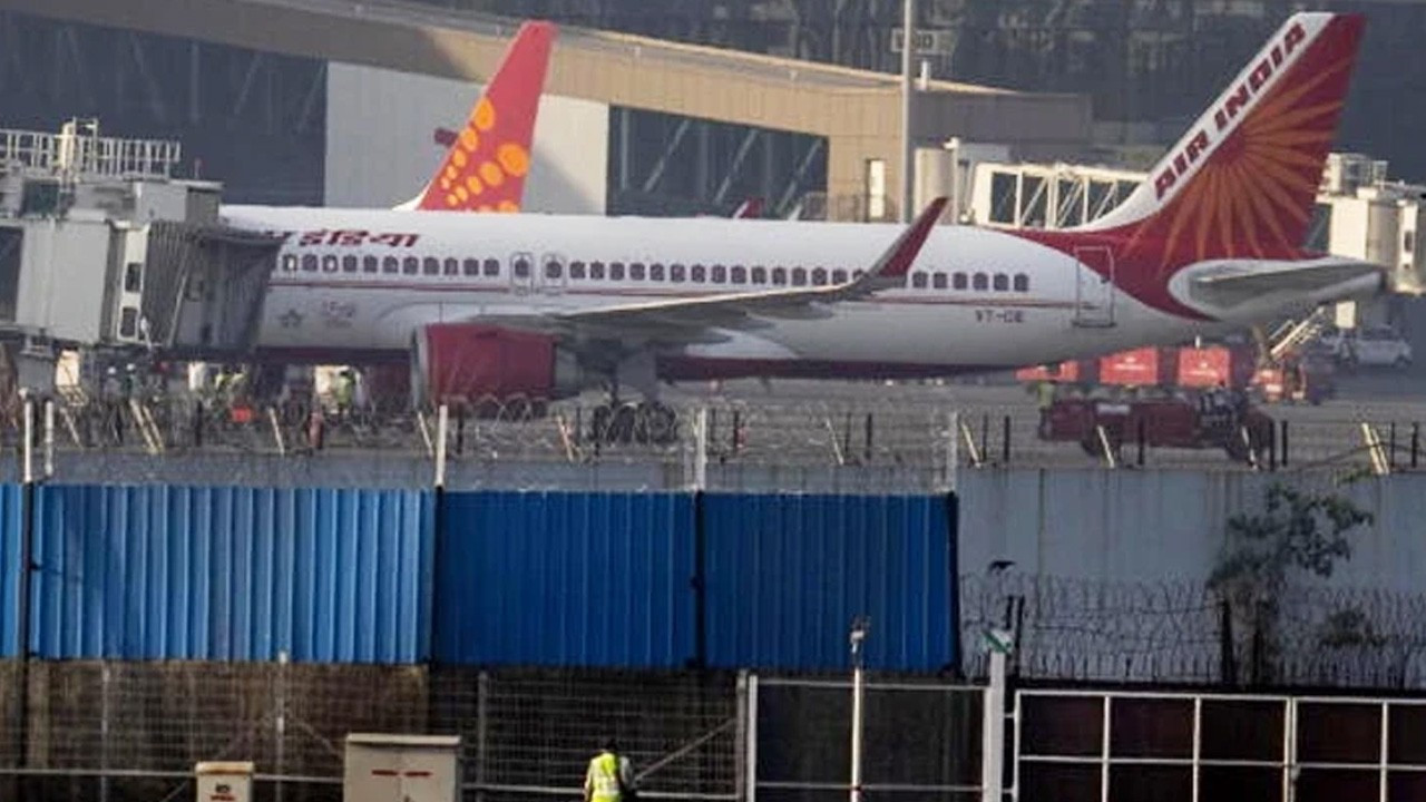 Air India Uçağında Alarm! Kaçırılma Kodu Verildi, Bomba Tehdidiyle İndi!