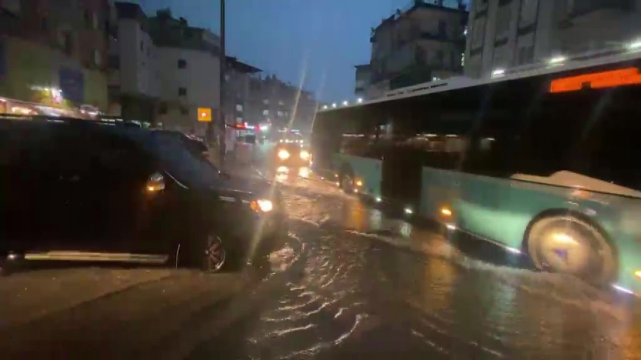 İstanbul’un Ardından Antalya’da da Sağanak Alarmı! Yollar Sular Altında Kaldı!