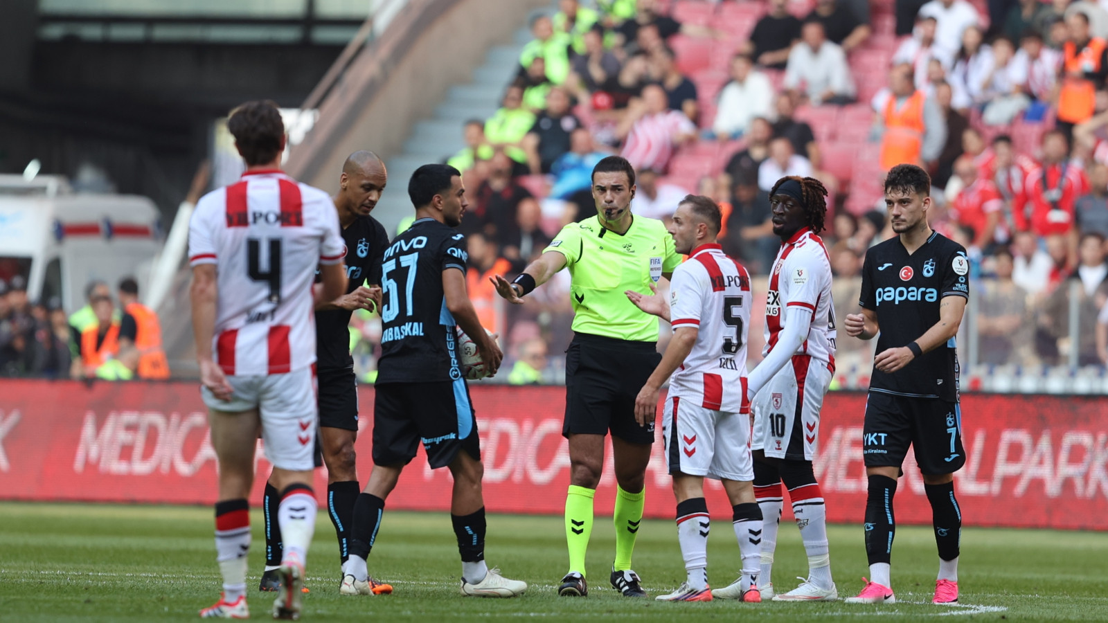 PFDK'dan 5 kulübe para cezası ve 2 futbolcuya men cezası
