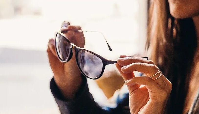 Ray-Ban’in Çatı Şirketinde Miras Savaşı! 10 Milyar Euroluk Plan Krize Takıldı!