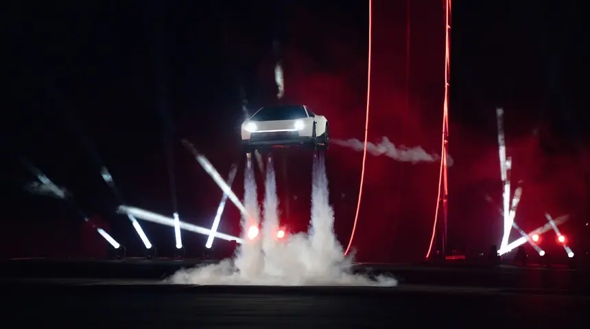 Elon Musk bombayı patlattı: Tesla'nın uçan araba modeli Roadster tanıtıldı!