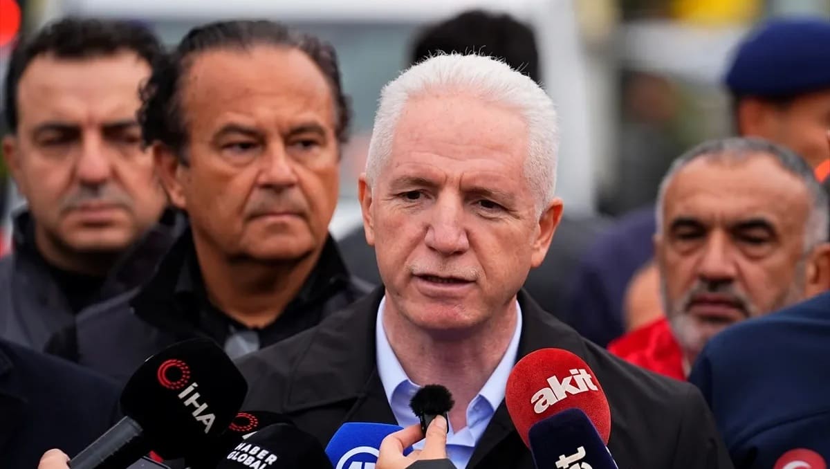 İstanbul Valisi Davut Gül, Dere Yatağını İşgal Eden Yerlerin Yıkılacağını Açıkladı
