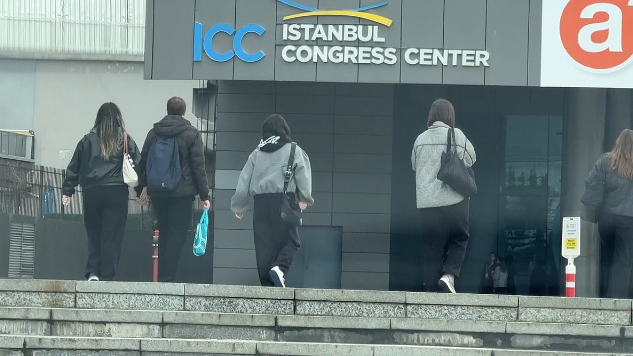 Şişli’deki konserde korkutan olay! 3 genç fenalaştı, 1’i hayatını kaybetti!