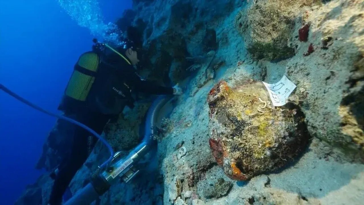 Dünyanın En Eski Gemi Batığı Antalya’da Keşfedildi: 4 Bin 700 Yıllık!