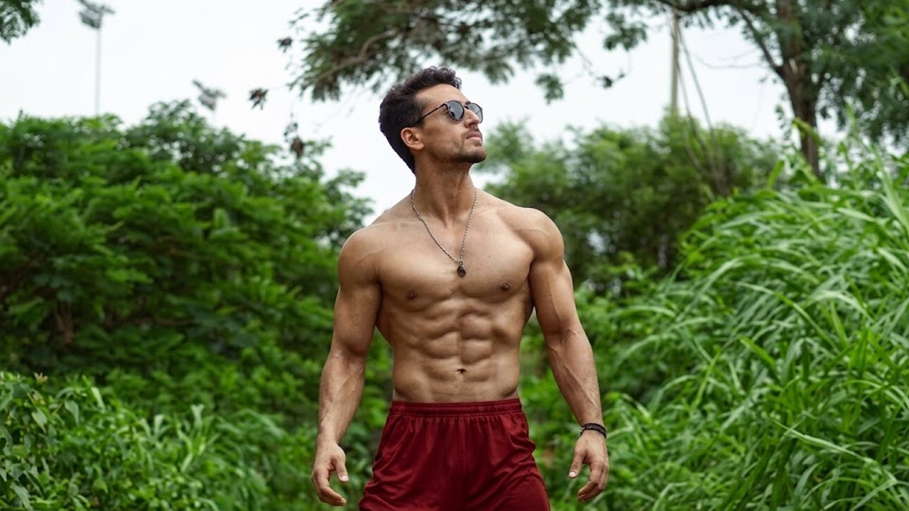 Hindistanlı Ünlü Oyuncu Tiger Shroff'un Aracına Silahlı Saldırı! Yaralılar Var!