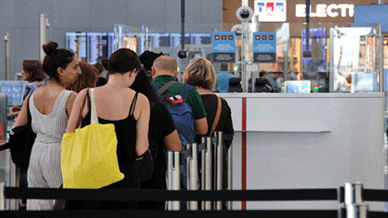 Havalimanlarında Yeni Dönem Başlıyor! Pasaport Okutma İşlemi Değişiyor!