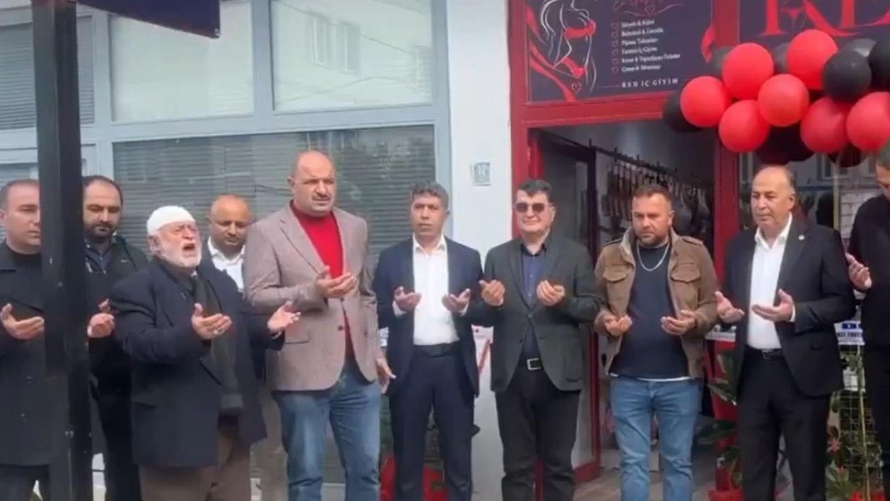Bir İlimizde Gündem Oldu! Fantezi İç Giyim Mağazası Dualarla Açıldı!