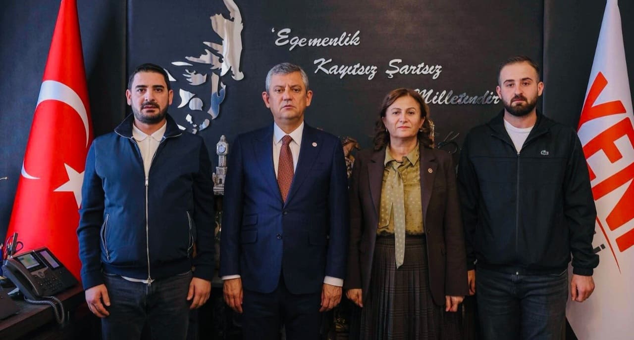 Narin Güran'ın ailesinden Özgür Özel'e ziyaret! 