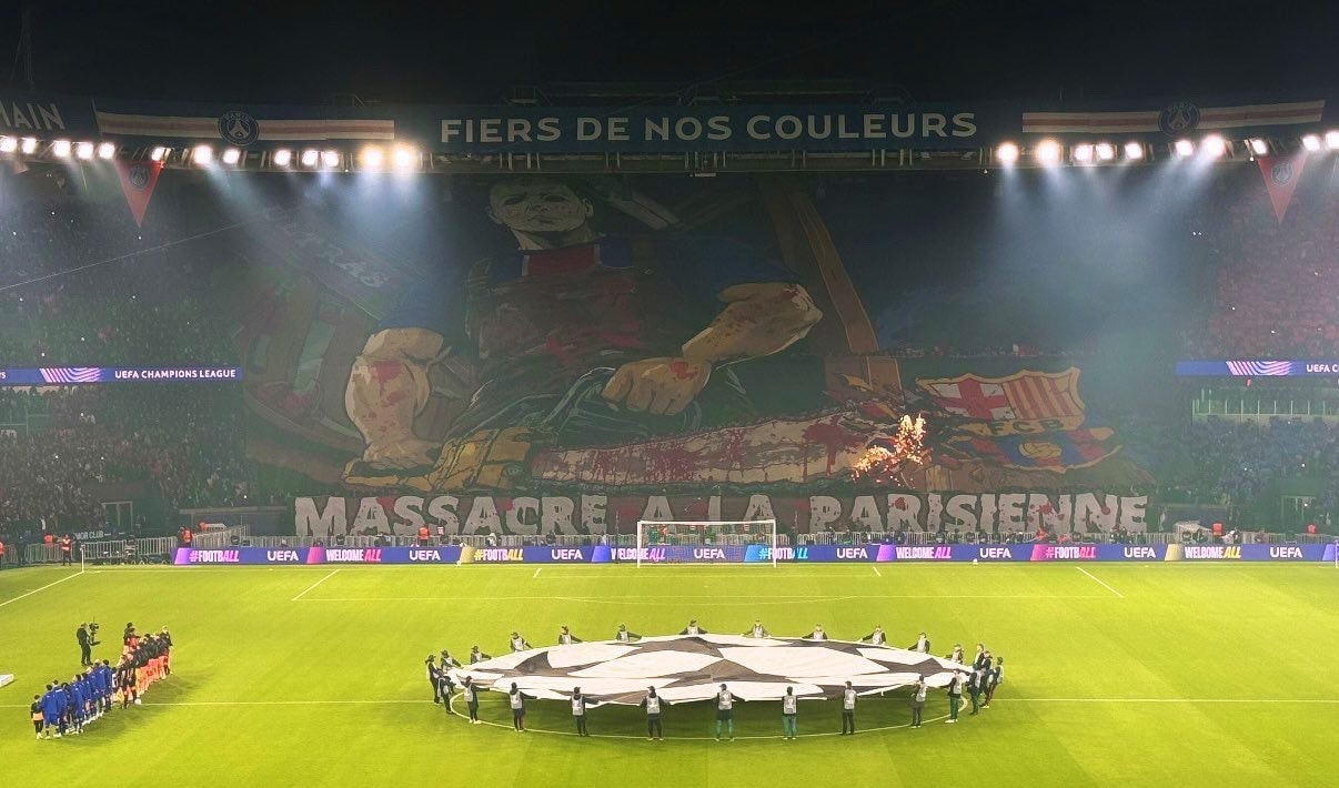 PSG Tribünlerinde Olay Yaratan Pankart! Barcelona UEFA'ya Şikâyet Etti!
