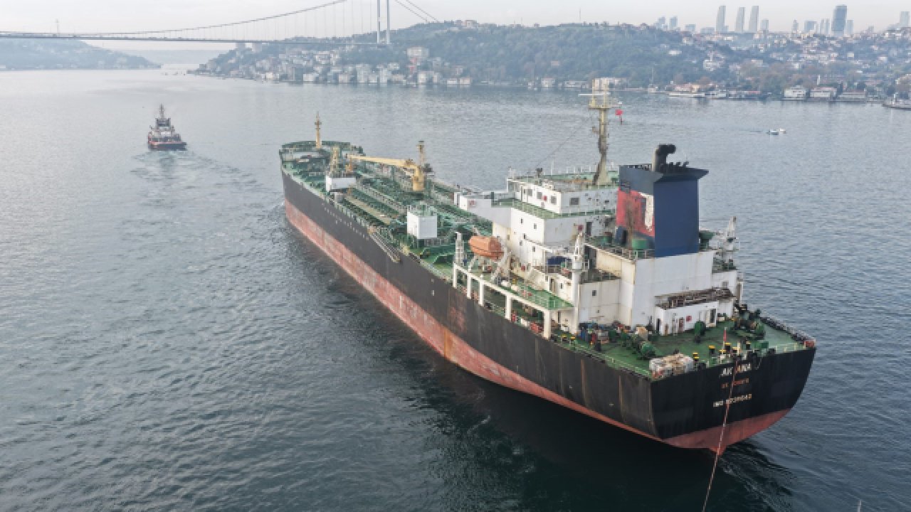 Dron Saldırısına Uğrayan Tanker İstanbul Boğazı’ndan Geçti! Gemi Trafiği Kapatıldı!