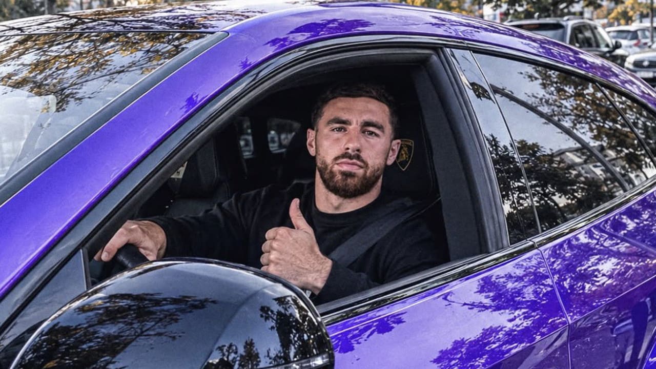 Orkun Kökçü’den 45 Milyon TL’lik tercih! Mor Lamborghini’si dikkat çekti