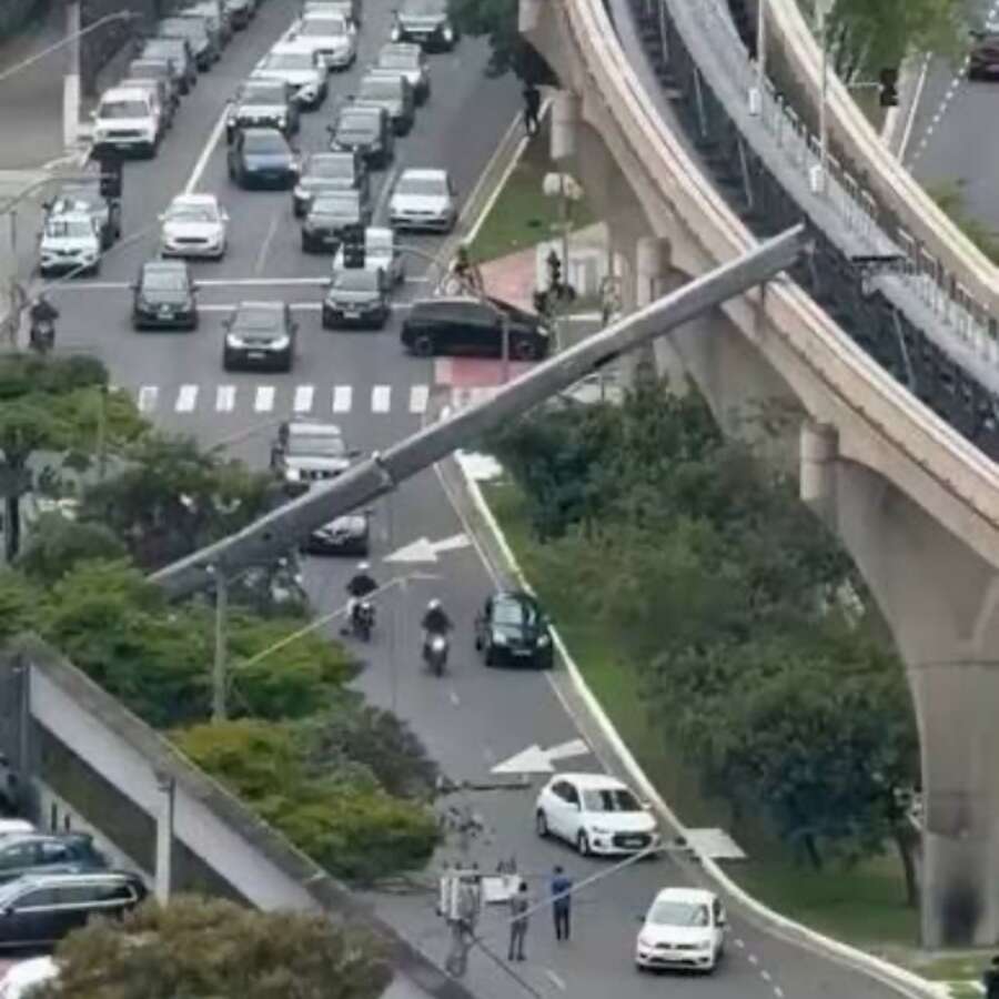 Brezilya'da Korkunç Kaza! Tren Vince Çarptı, Parçalar Yola Yağdı!