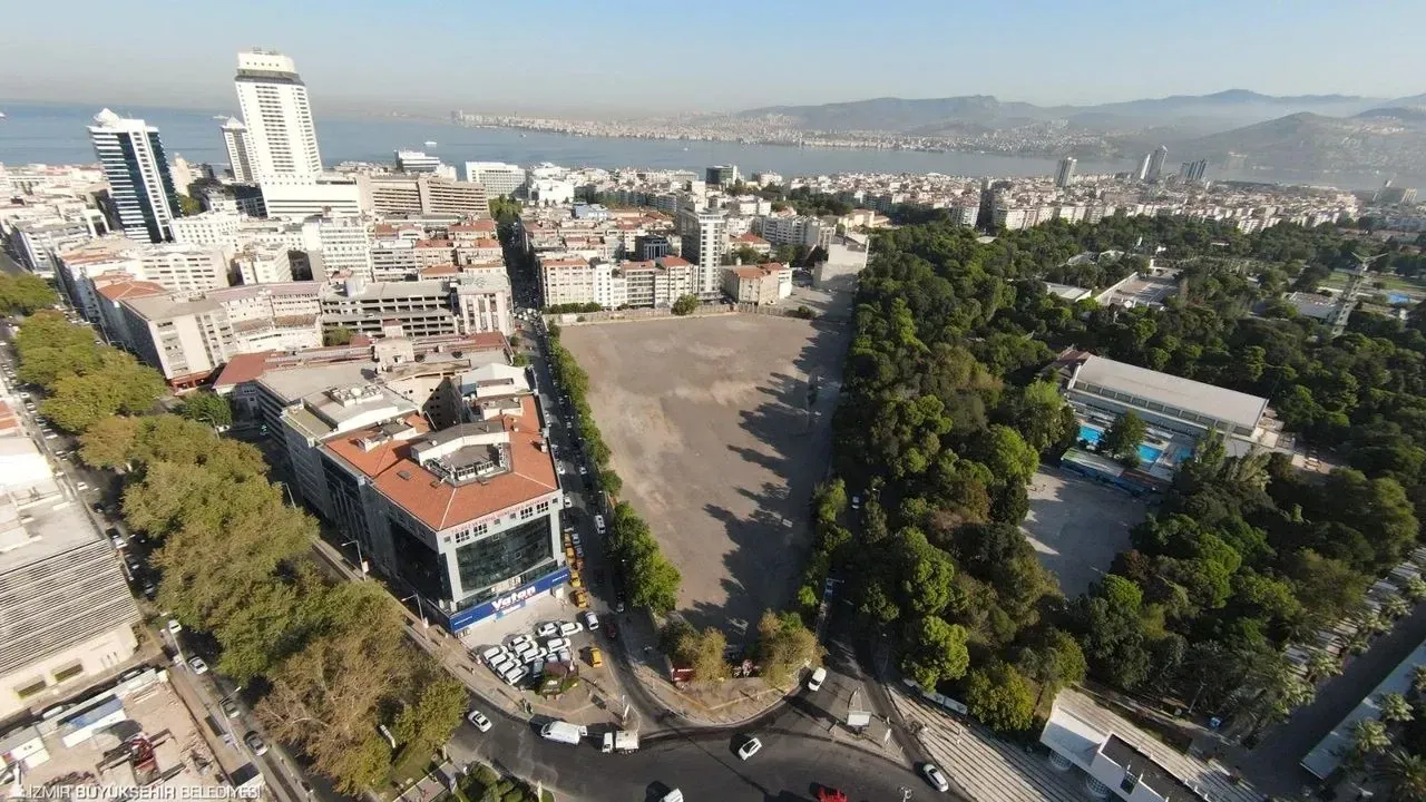 İzmir’in kalbindeki Basmane Çukuru satışa çıkıyor: 75 milyon dolar bedel belirlendi