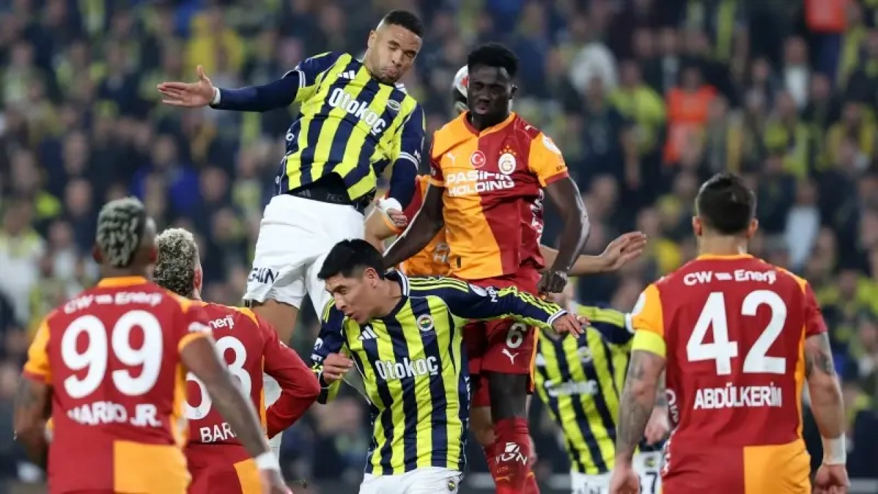 Fenerbahçe, Galatasaray Derbisinin İlk Yarısında Sahada Yokları Oynadı!