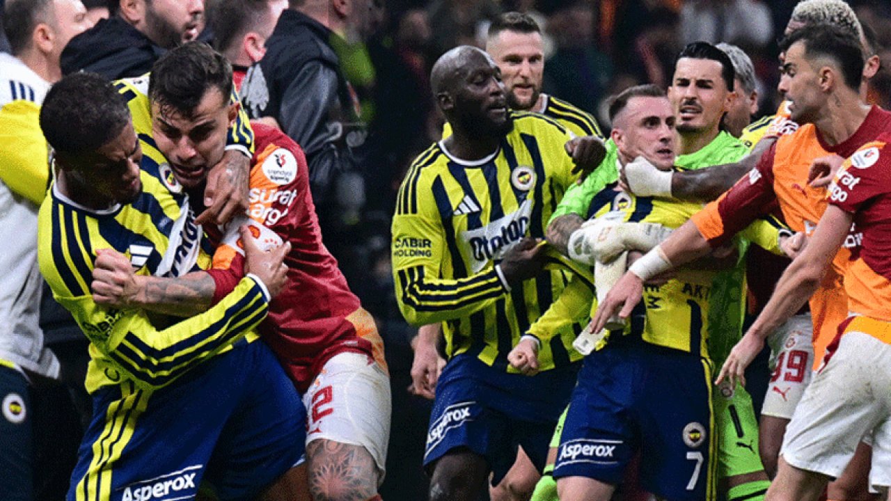 Galatasaray-Fenerbahçe Derbisinin Ardından Saha Karıştı: Futbolcular Birbirine Girdi!