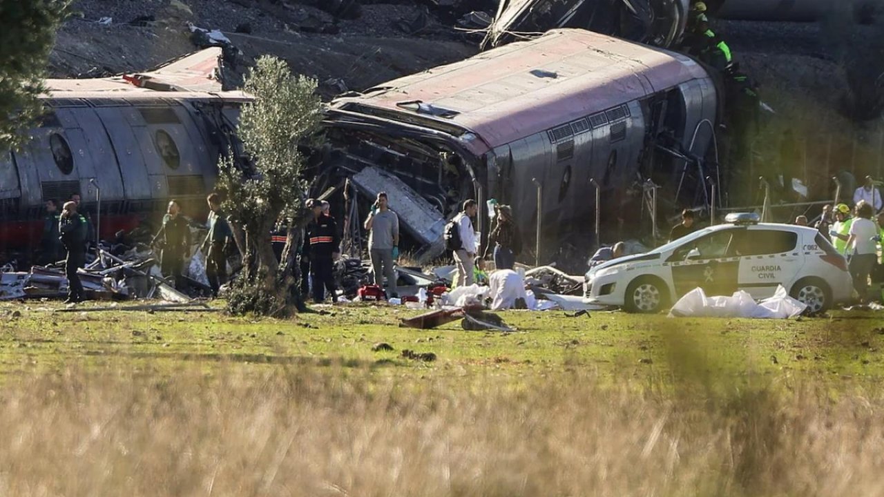 İspanya'da İki Hızlı Tren Çarpıştı: 46 Kişi Hayatını Kaybetti, 179 Yaralı Var!
