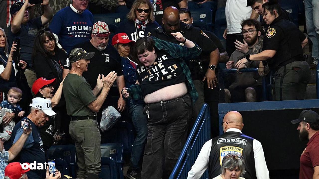 Trump’ın mitinginde Epstein krizi! Protestocu salondan atıldı