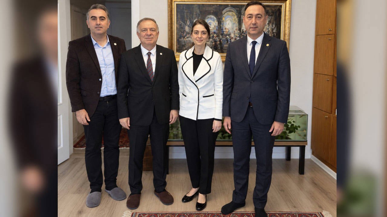 YENİ Parti'den Sinem Dedetaş'a ziyaret: “Sonuna kadar yan yana olmaya devam edeceğiz”