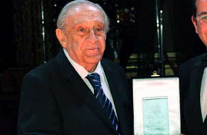Eski Dışişleri Bakanı Ali Bozer koronavirüs nedeniyle yaşamını yitirdi