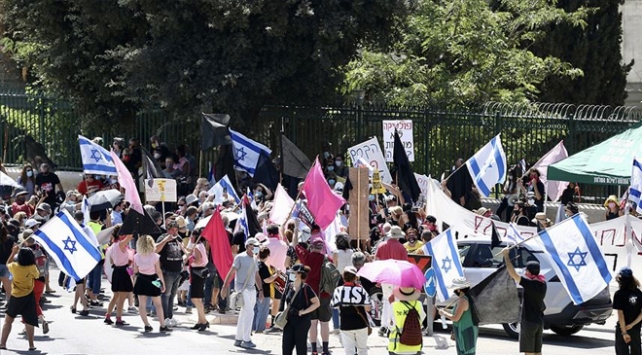 İsrail'de Netenyahu'ya protestolar artıyor