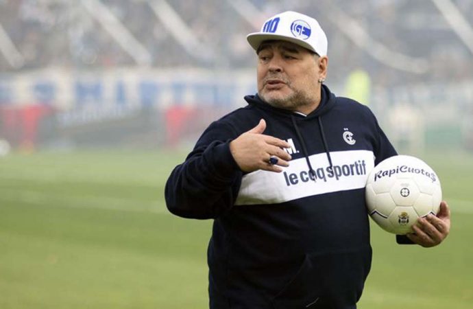 Efsane futbolcu Diego Armando Maradona koronavirüse yakalandı