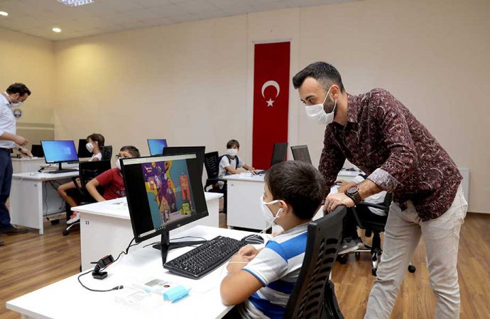 Mudanya Belediyesi öğrenciler için online eğitim sınıfı açtı