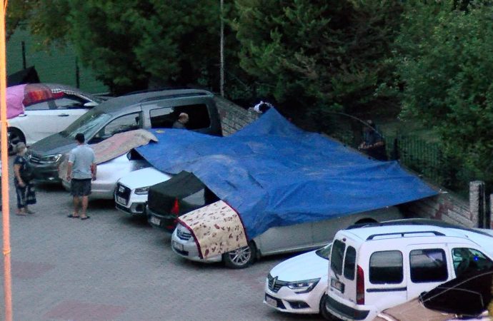 Araç sahipleri yarın yağması beklenen doluya karşı önlem aldı