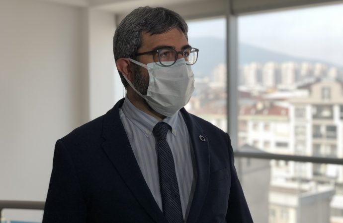 Kovid-19 hastası kadın gelin başı yaparken bulundu