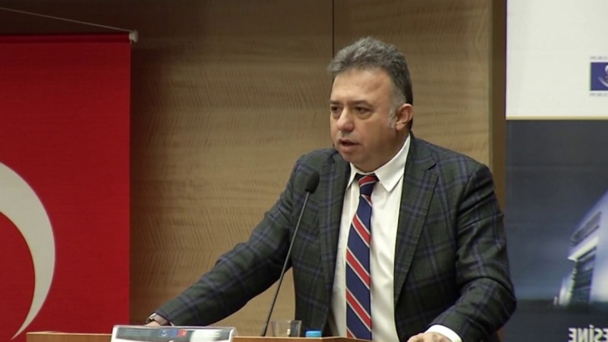 AYM üyesi Engin Yıldırım, 'ışıklar yanıyor' tweetini silip, hesabını kilitlemek zorunda kaldı