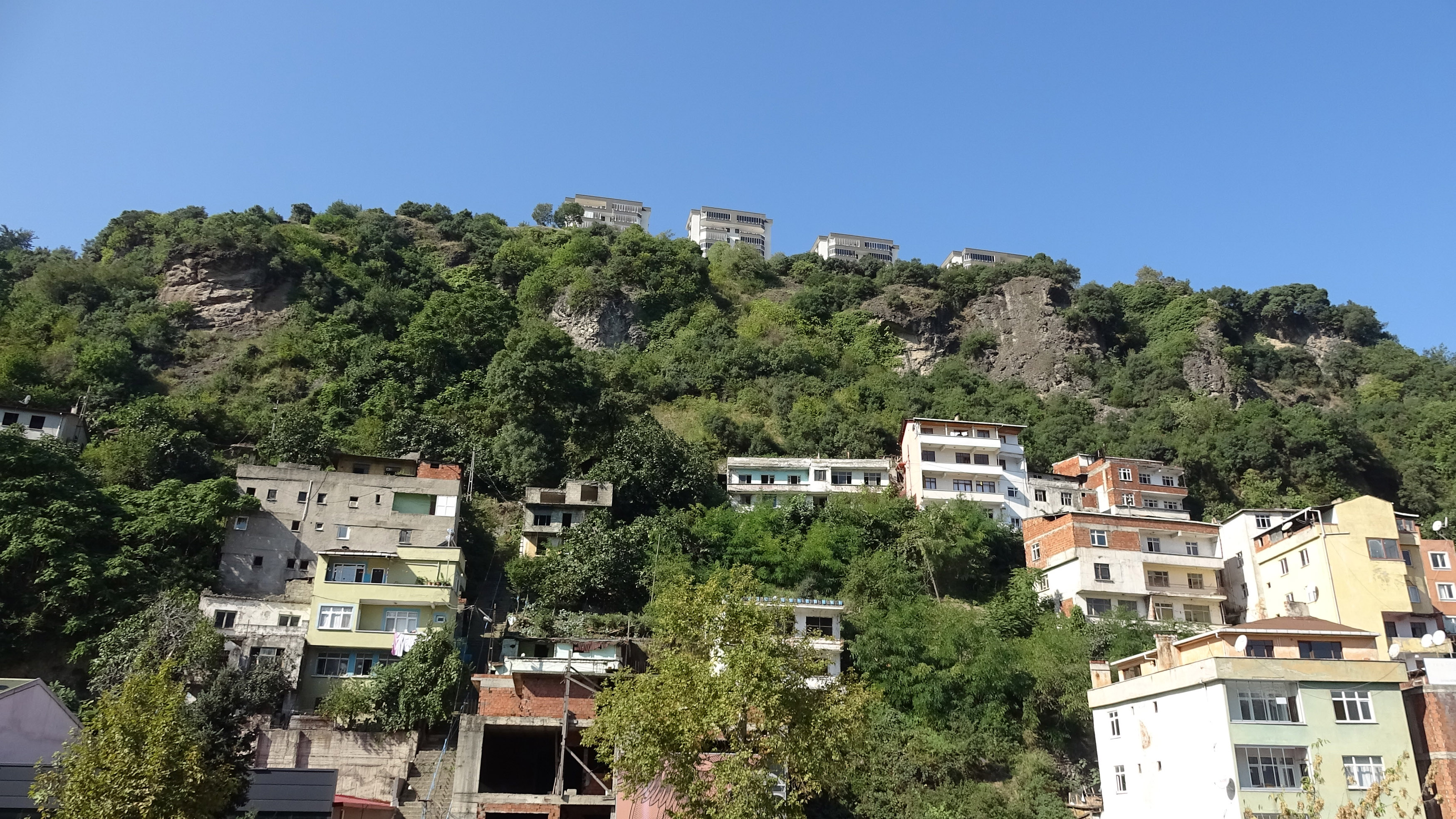 Trabzon'da kaya tehlikesi: 10 ev tahliye edildi