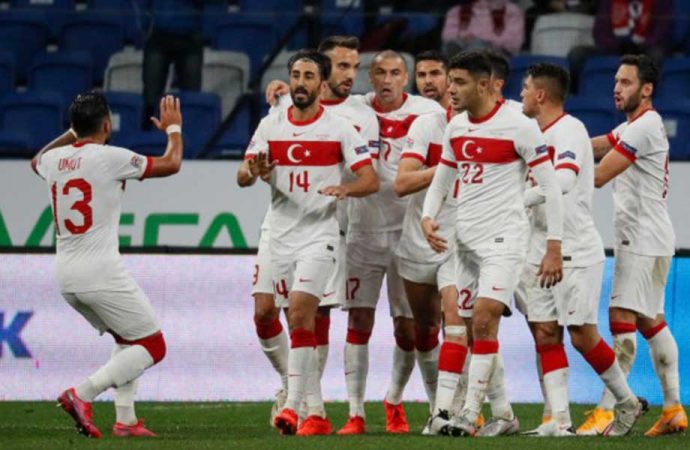 'Ayrıcalıklı' taraftarlara stat kapıları açıldı
