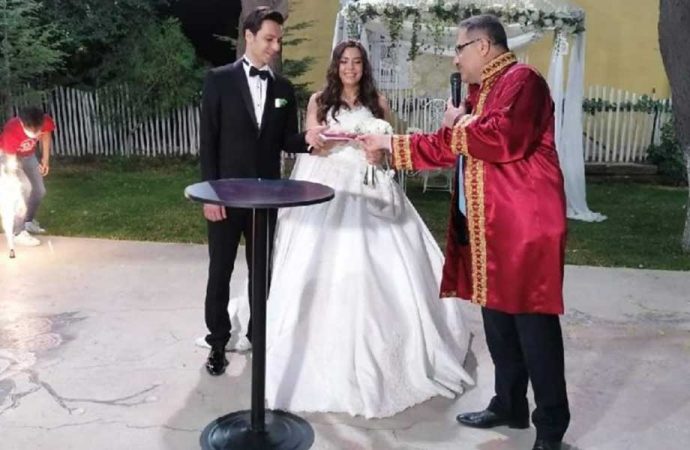 Nikah töreninde maske takmamıştı: AKP’li başkan korona oldu