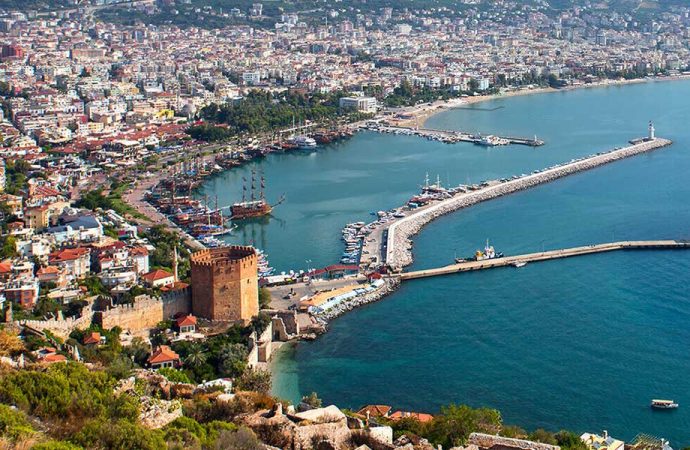 56 yaşındaki adam denizde çırpınan kızını kurtarmak isterken boğuldu