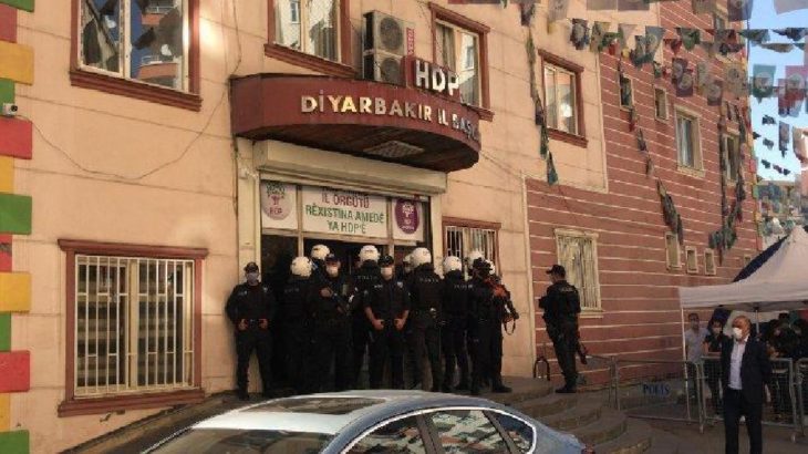 Diyarbakır'da, HDP'nin il ve ilçe binalarına polis operasyonu ayrıntıları
