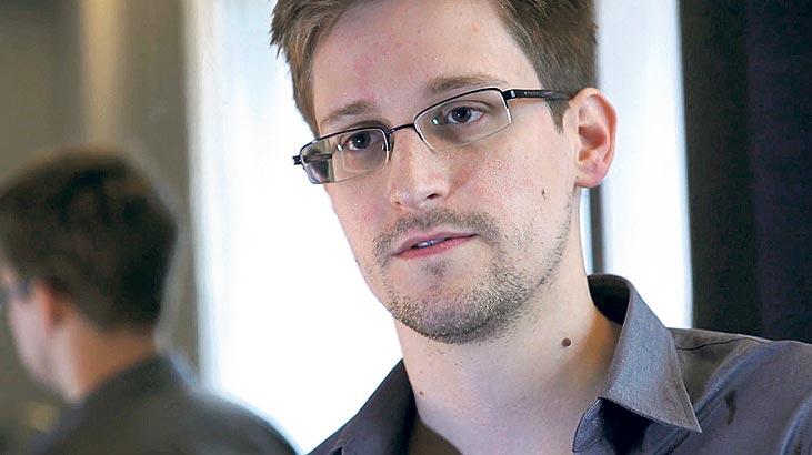 Rusya, ABD'li eski casus Edward Snowden'a sürekli oturum izni verdi
