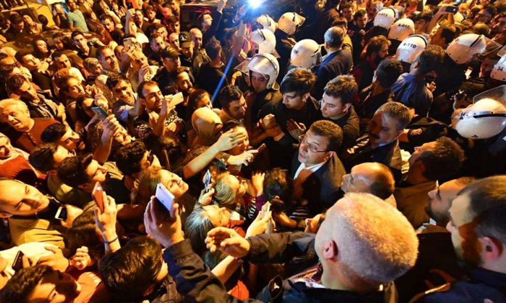 Esenler'de İmamoğlu izdihamı! Binler 'hak, hukuk, adalet' sloganı attı