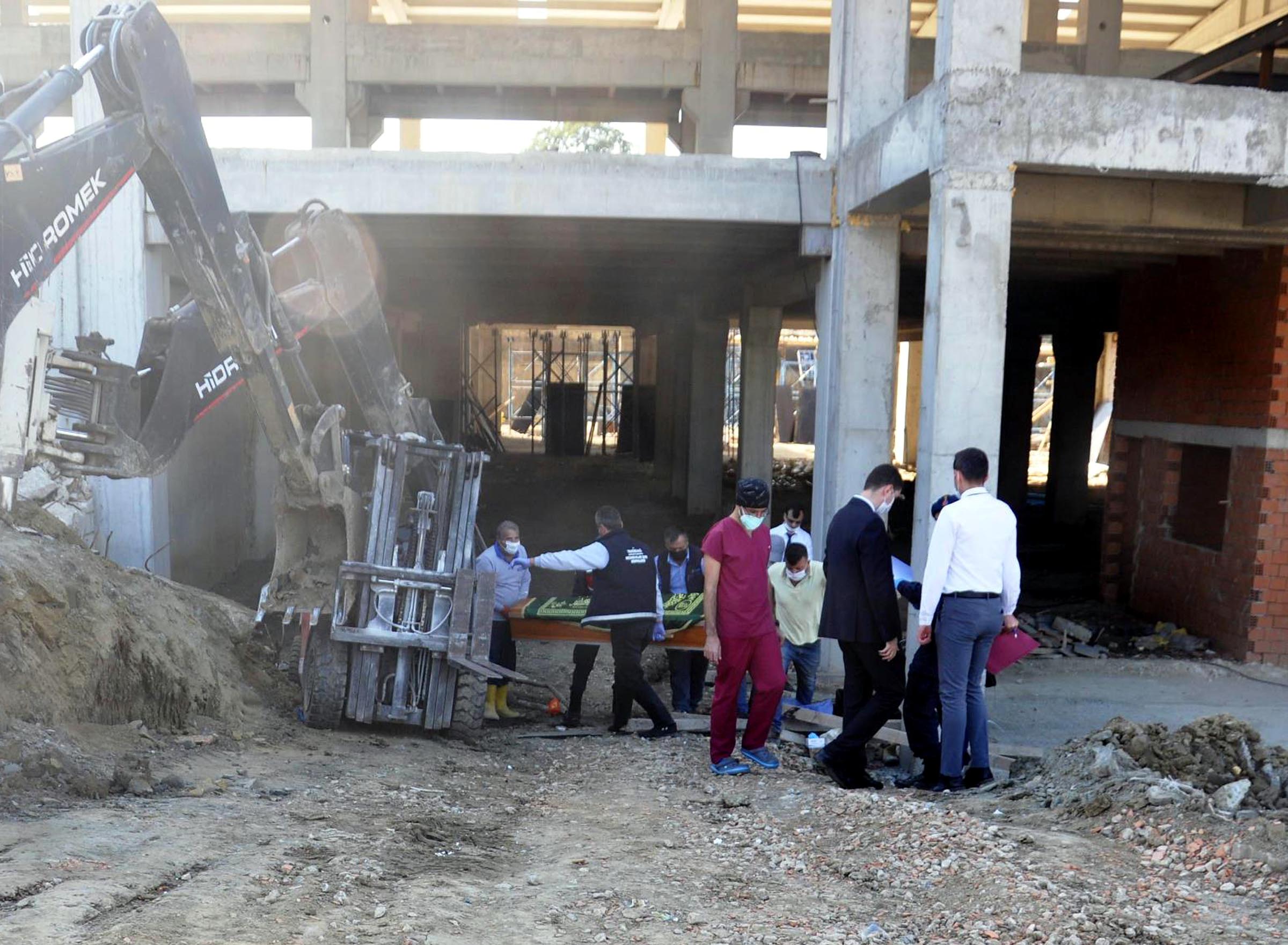 Devrilen forkliftin altında kalan işçi öldü