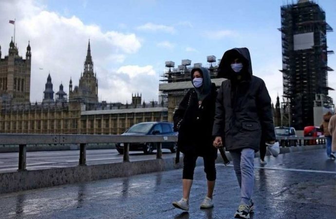 İngiltere alarm veriyor: Her gün yaklaşık 100 bin kişi koronavirüse yakalanıyor