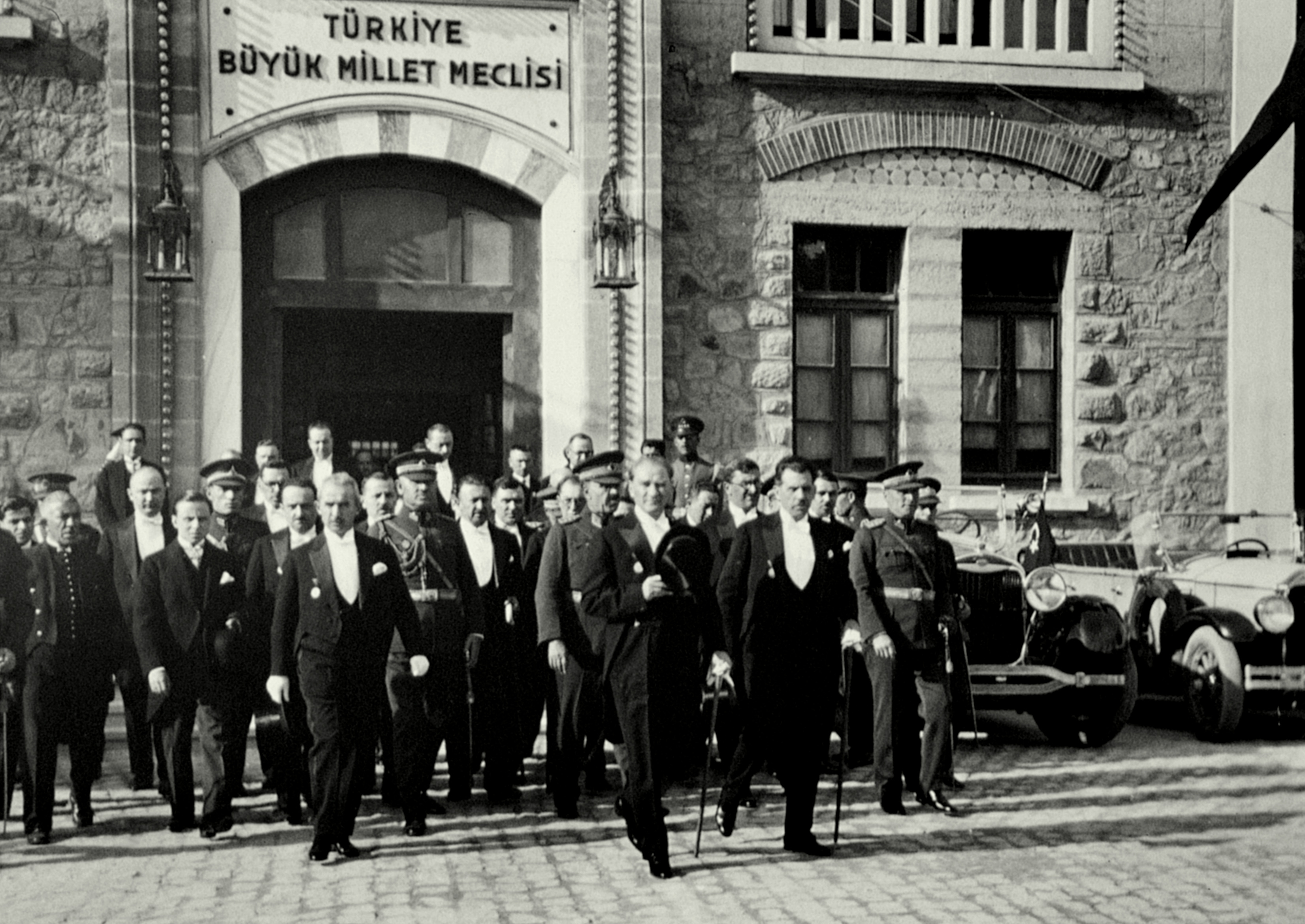 Ulu önder Atatürk'ün yüce gönlü: 29 Ekim fotoğrafının hikayesini biliyor musunuz?